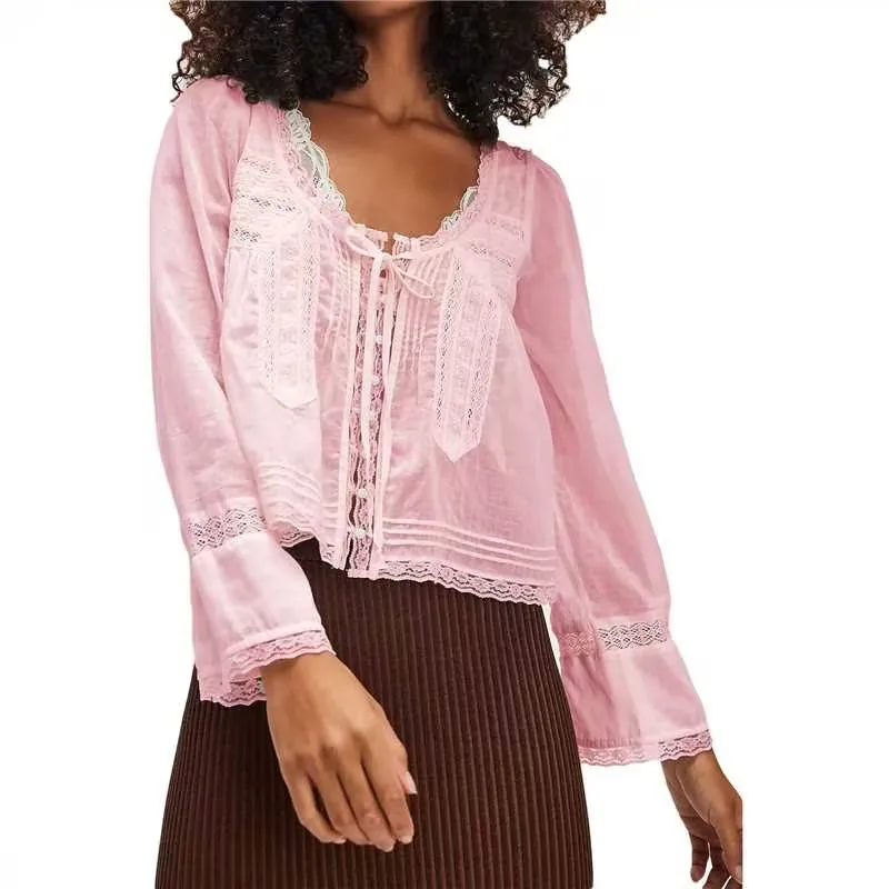 Damen-Bluse im französischen Nischenstil mit U-Ausschnitt, Spitze, kurzer Länge, vorne gebunden, ausgestellte lange Ärmel, Vintage, leicht, lässig – Detail 10