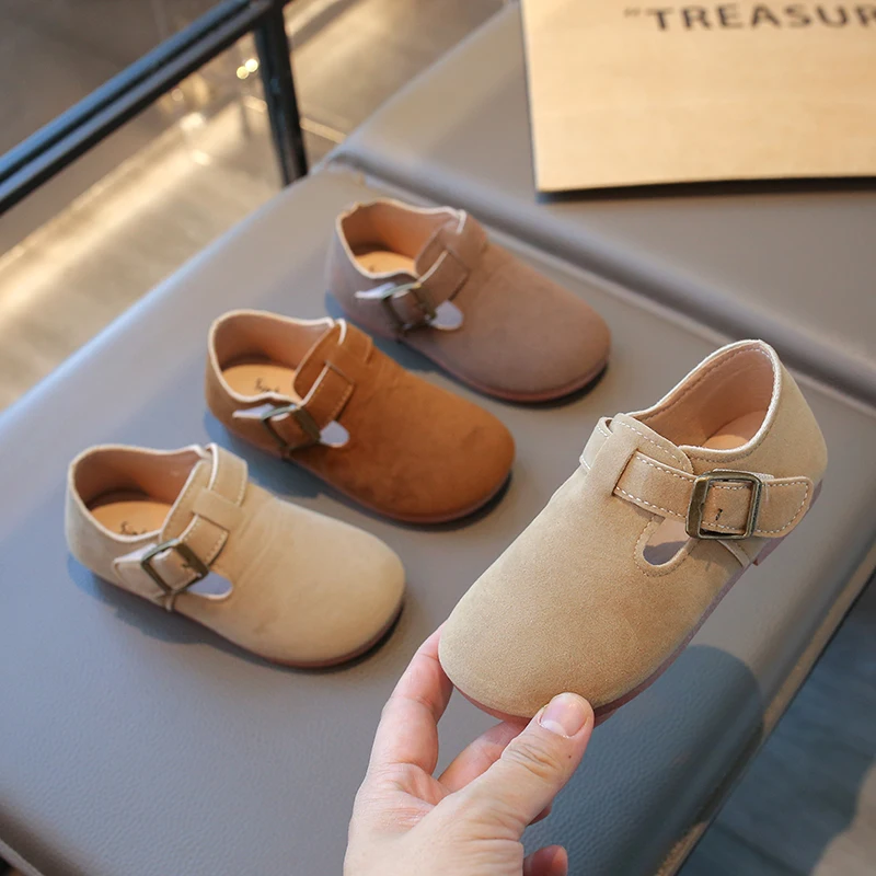 

Туфли на плоской подошве для мальчиков и девочек, новинка 2023 года, Нескользящие милые детские мокасины в стиле ретро, модная детская кожаная обувь на мягкой подошве, элегантная детская обувь на липучке