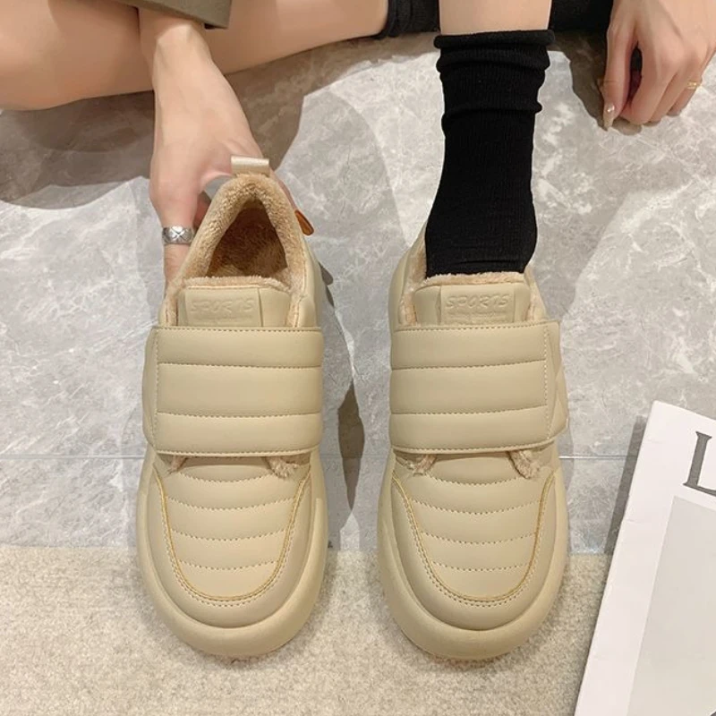 أحذية رياضية بنعل سميك مبطنة بالفانيلا باللون الأبيض الكريمي بتصميم رغيف الخبز الياباني مع نعل خارجي مطاطي غير قابل للانزلاق #3