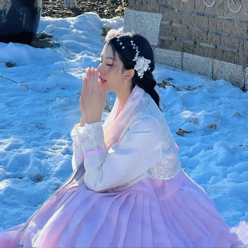 

Традиционное корейское платье ChinaHanbok 2023. Изделие «Первый продукт», созданное Китай.