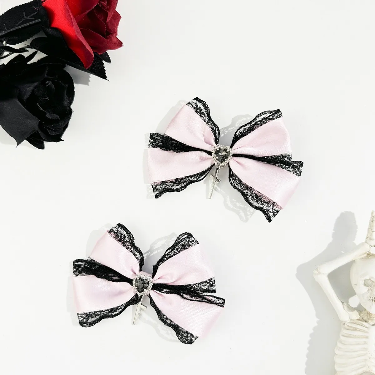 Juego de 2 pinzas para el cabello con lazo de encaje en forma de cruz y corazón, estilo gótico, serie Landmine para mujer, accesorio para el cabello Lolita de producción masiva