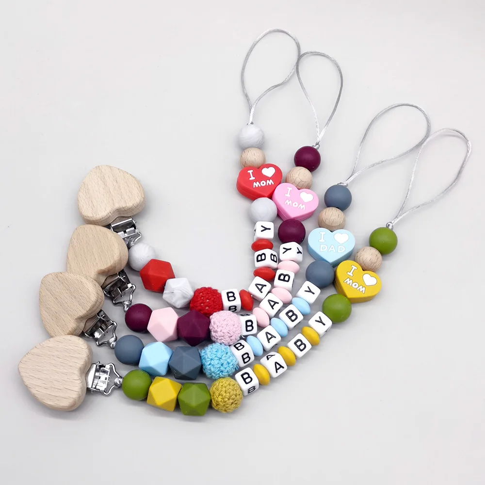 Настраиваемые персонализированные имя, детский прорезыватель, зажимы для соски, силиконовые бусины в форме сердца, цепочка-держатель для соски-пустышки, подарок для кормления младенцев