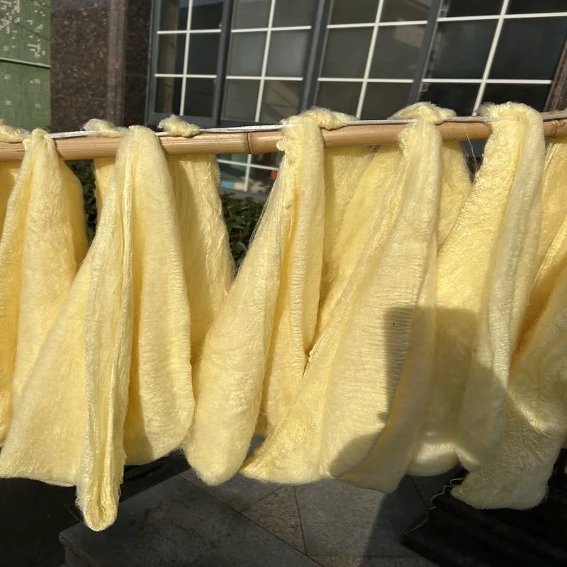 300 g di oro naturale 100% seta di gelso Doupion di gelso Fibra grezza di seta