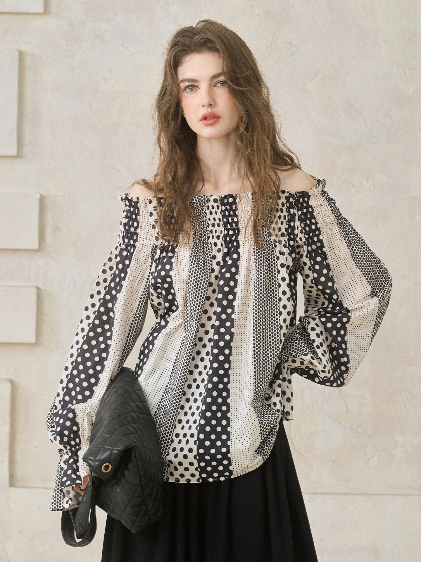 

Рубашка Miorastudio в стиле ретро с черно-белым принтом в горошек, женская хлопковая рубашка свободного кроя с длинными рукавами и рукавами-колоколами на одно плечо