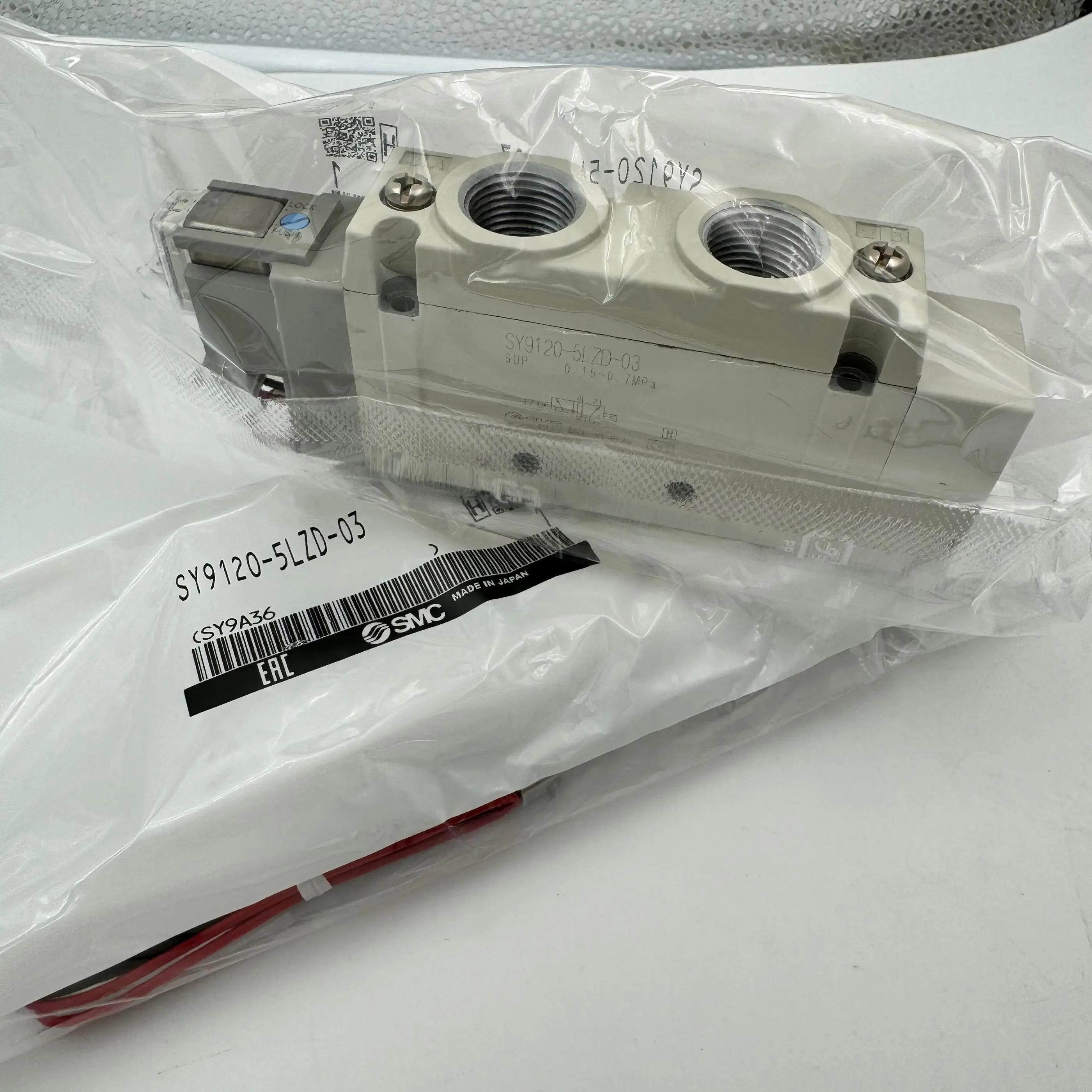 

Original SMC Genuine Pneumatic Solenoid Valve SY9120-5G-03 Five-way Solenoid Valve