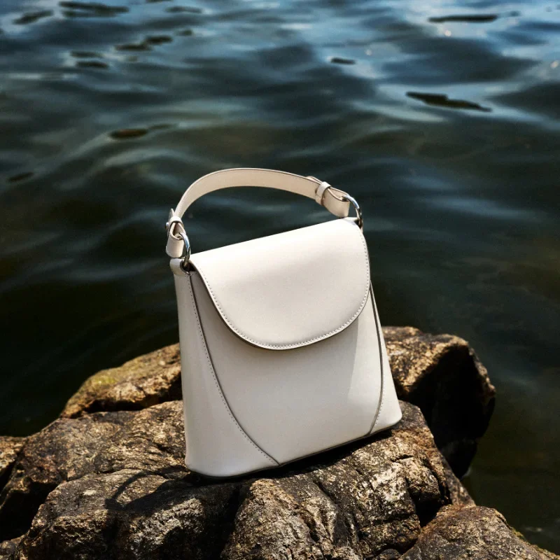 

Niche Design Leather Messenger Bag Women's 2026 New Simple Cylindrical Bag High-end Single Shoulder Cowhide Baguette Bag