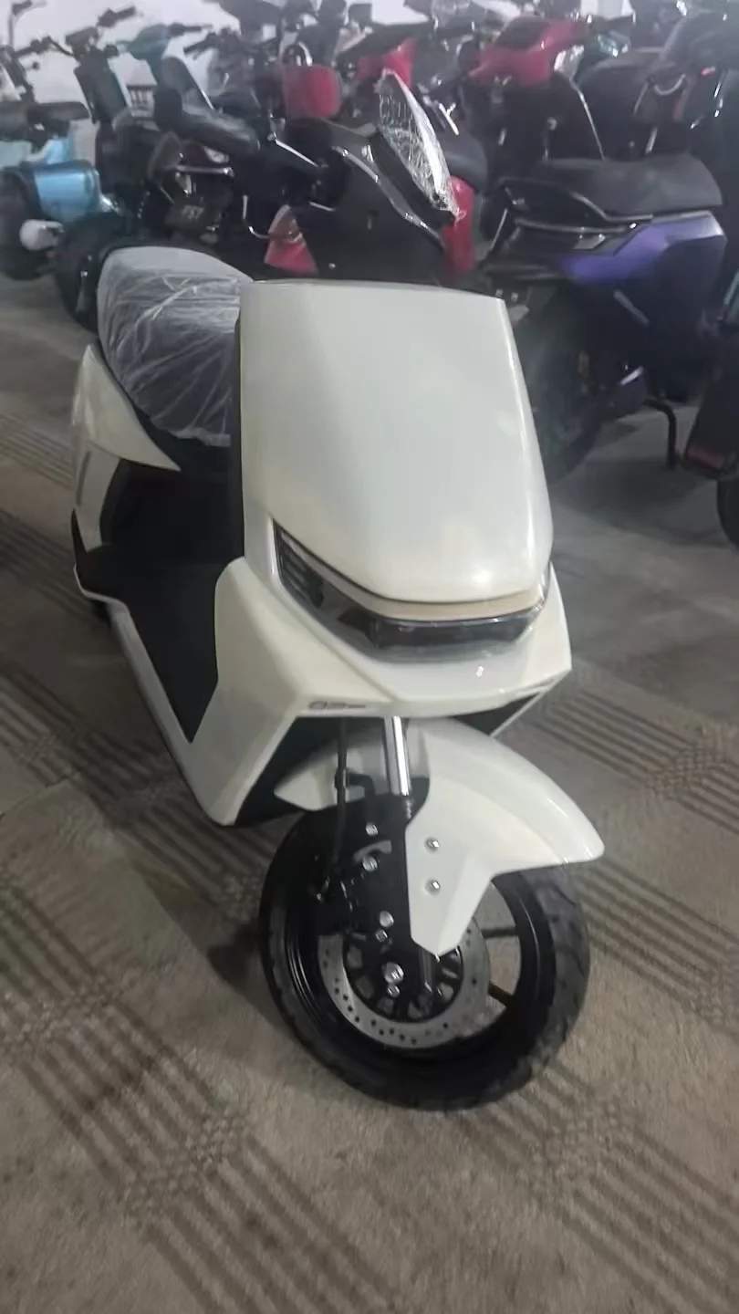 

Нет сертификатов EC. Индивидуальные модели должны быть изготовлены на 20 дней (1000 Вт, 72 В, 40 Ач ЛИТЮУМ (диапазон: 70-90 км))