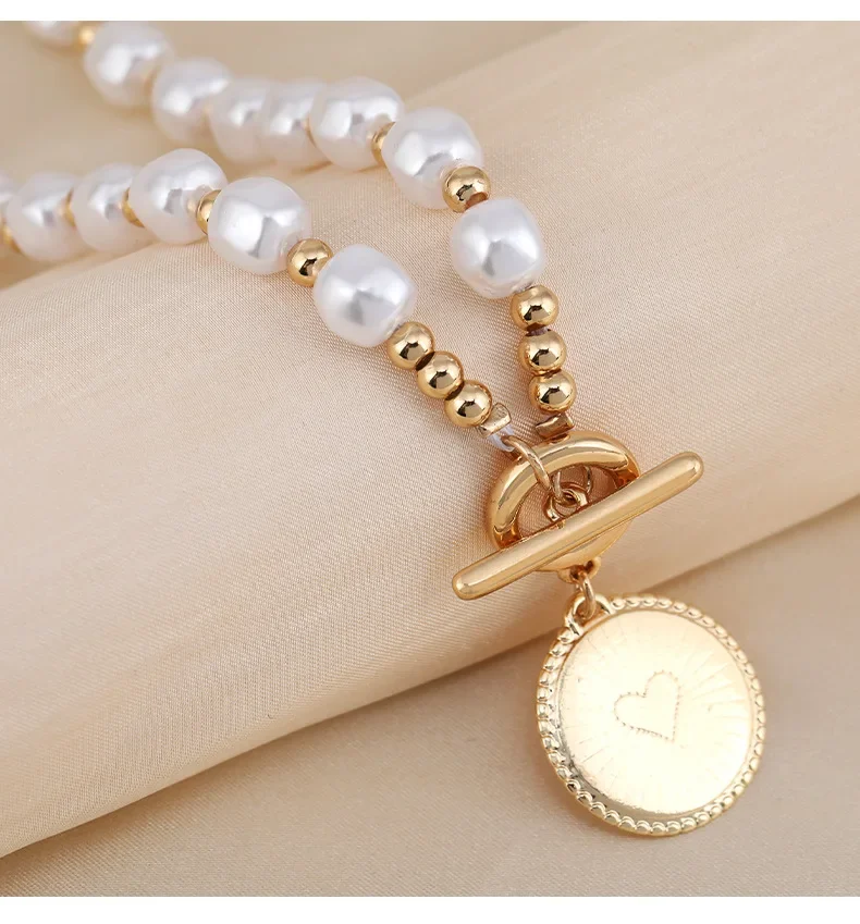

2025 Brand-new round plate heart-shaped spliced titanium steel necklace TO short sweater chain accessory