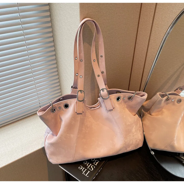 Large Vintage Women's Handbag description 16