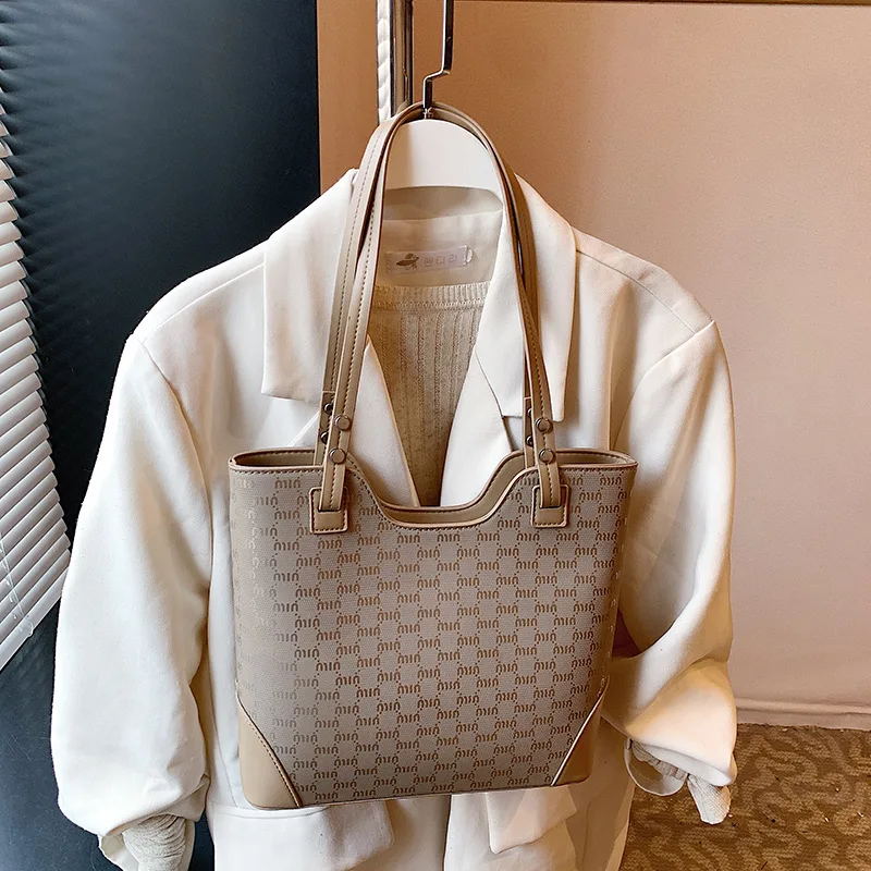 

2025 New! Women's Niche Design Large Tote Bag | Stylish Shoulder Hobo Bag | Spacious Commuter All-Match Handheld Purse