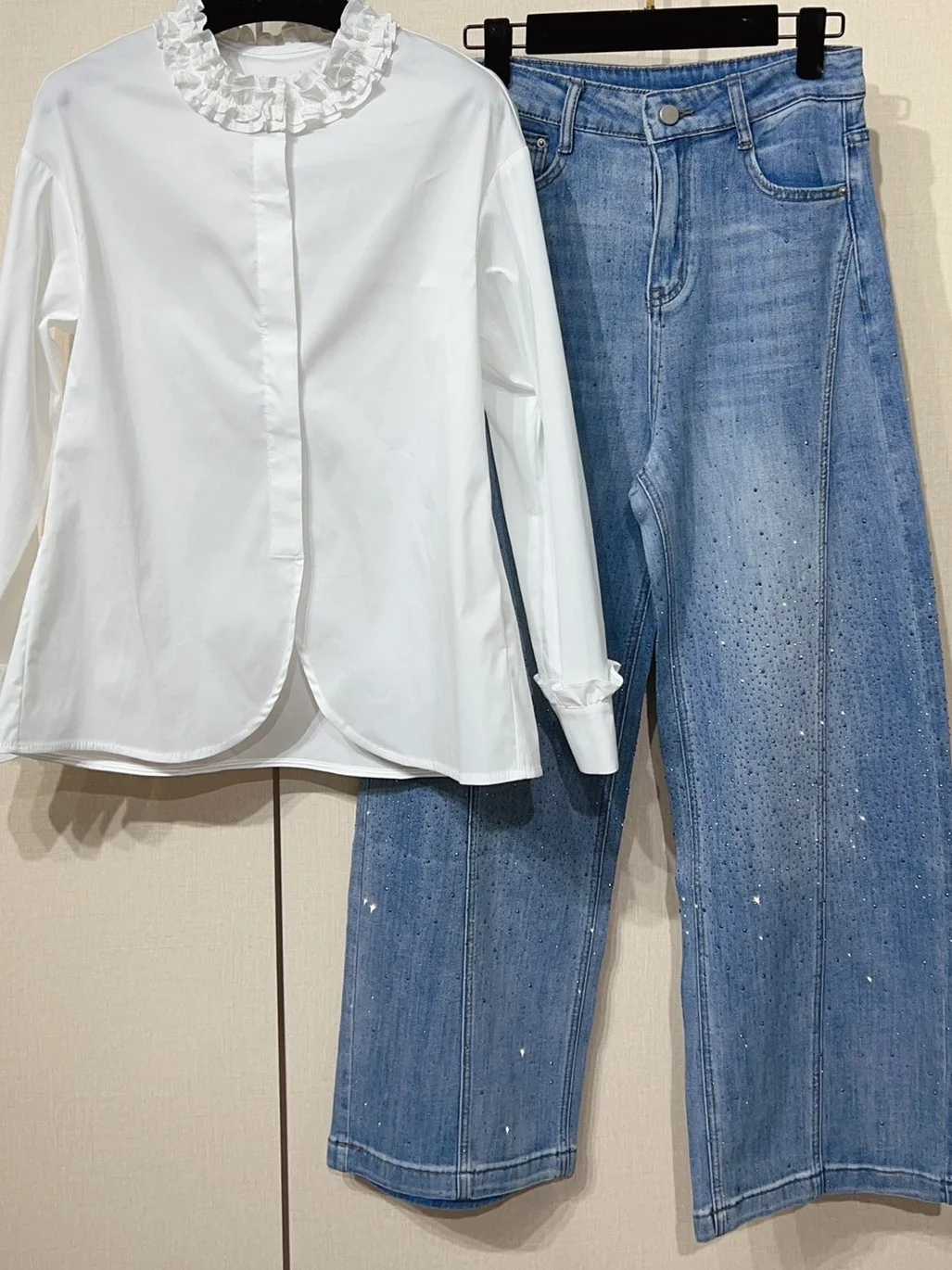 

Elegant round Neck White Shirt Women's Loose Long Sleeve Cotton Blend Spring 2026 Fashionable Versatile Gentle Breeze Style