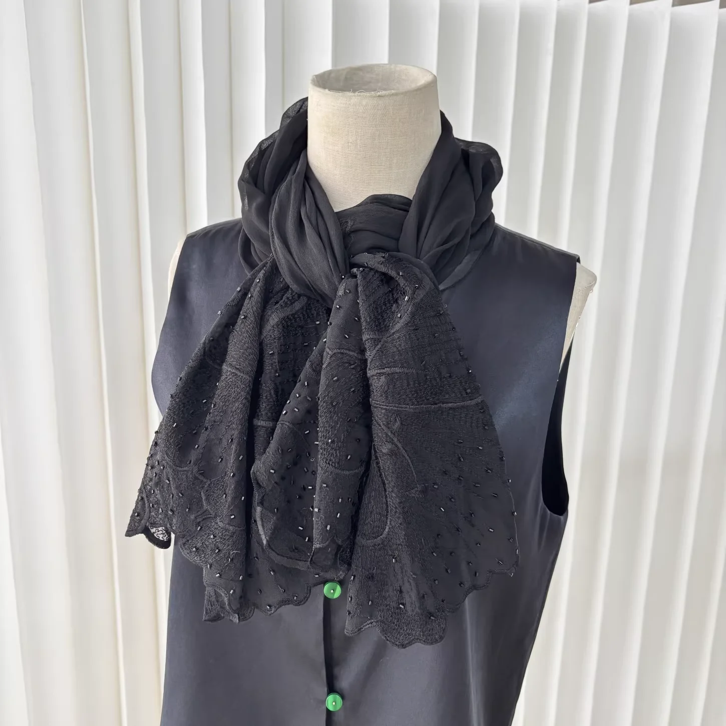 

2026 Luxury Brand 100% Silk Womens Headscarves Elegant Black Beading Embroider Neck Scarves for Women Hijab