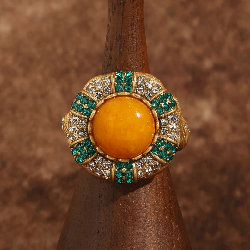 Vintage Round Yellow Stone Rings For Woman White Green Rhinestone Circular Beeswax Luxury Quality Jewelry Halloween Designers