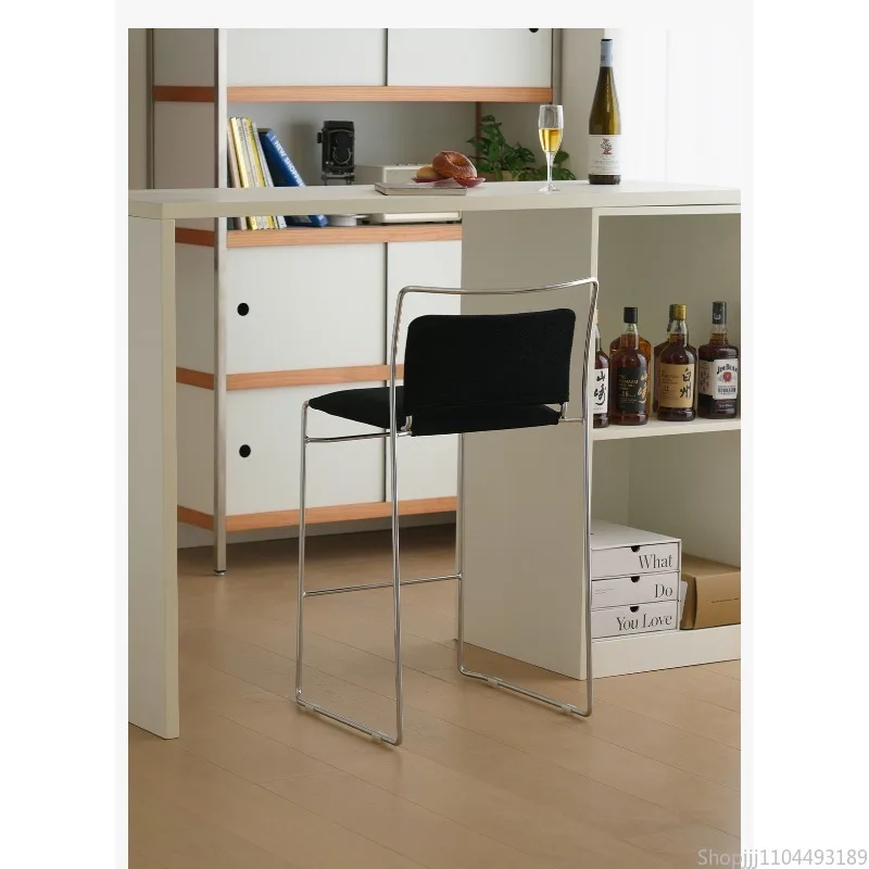 مقعد إيطالي بسيط بتصميم باوهاوس عالي الظهر وكرسي طعام، أثاث متعدد الوظائف، تصميم مدمج للمساحات الصغيرة