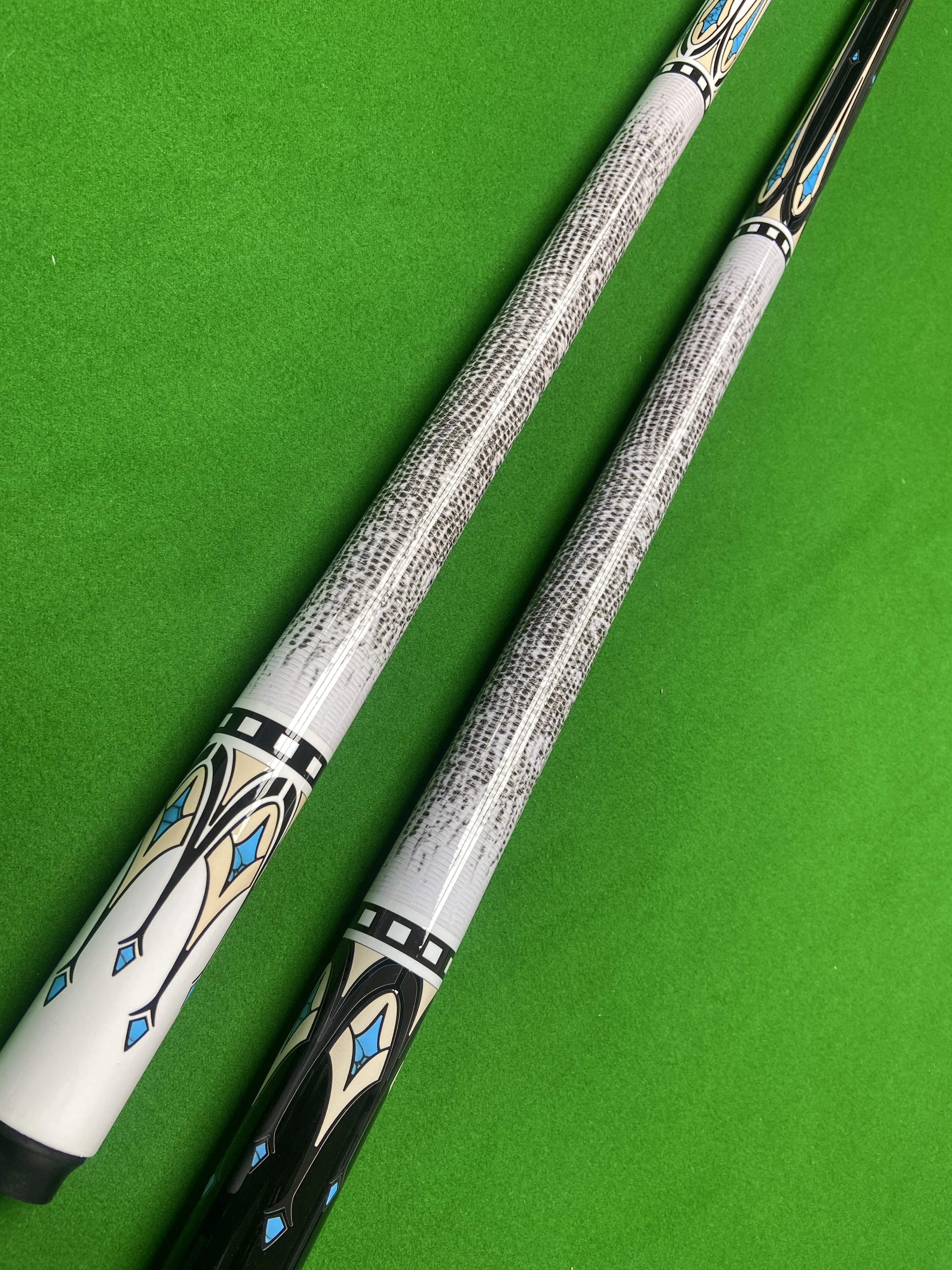 

Split Carbon Billiard Small Head English snooker Big Head Chinese Black 89 Cues 1/2 Split