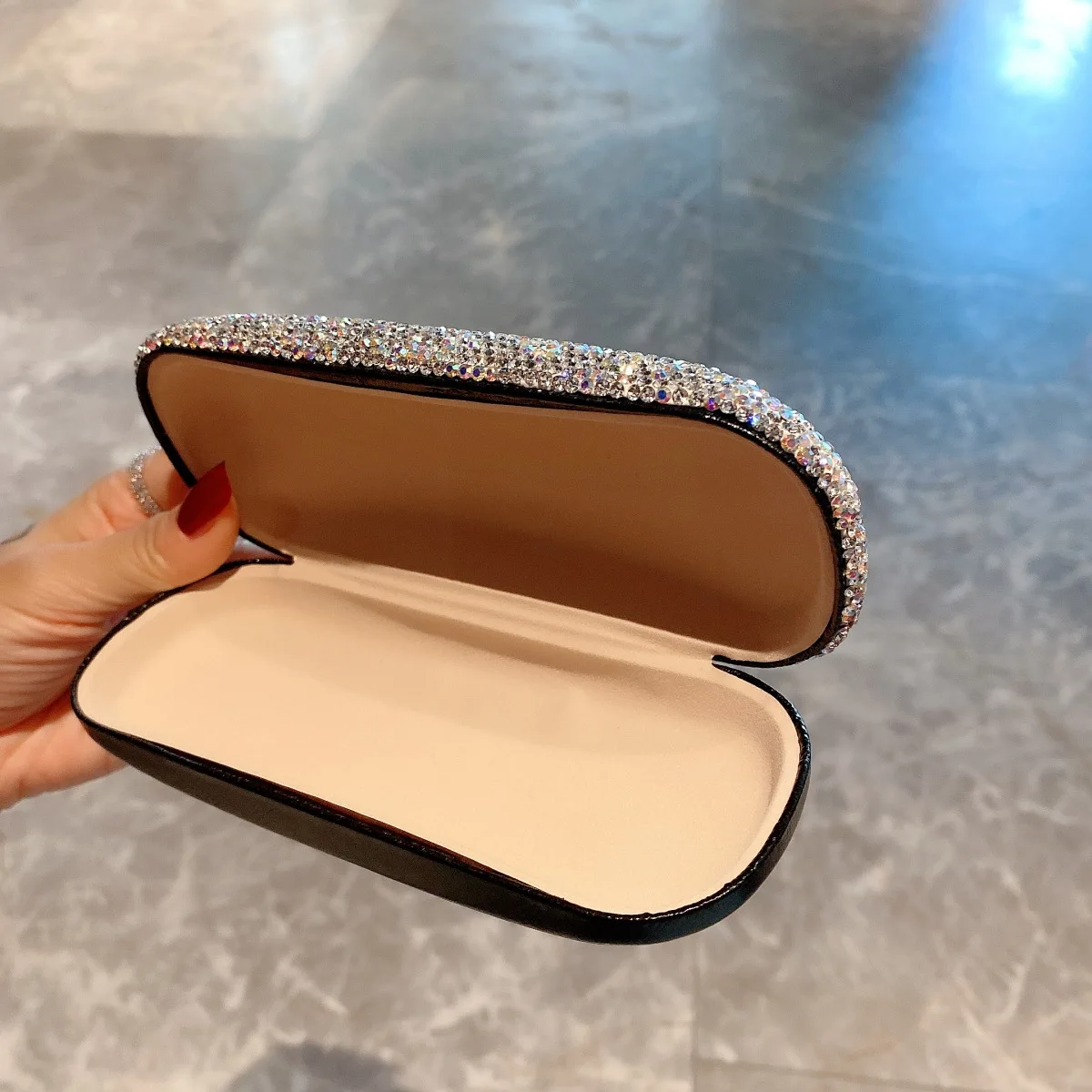 Luxury Rhinestone Glasses Case Portable Car Sunglasses Storage Box Bling Glasses Accessories Women Myopia Glasses Organization