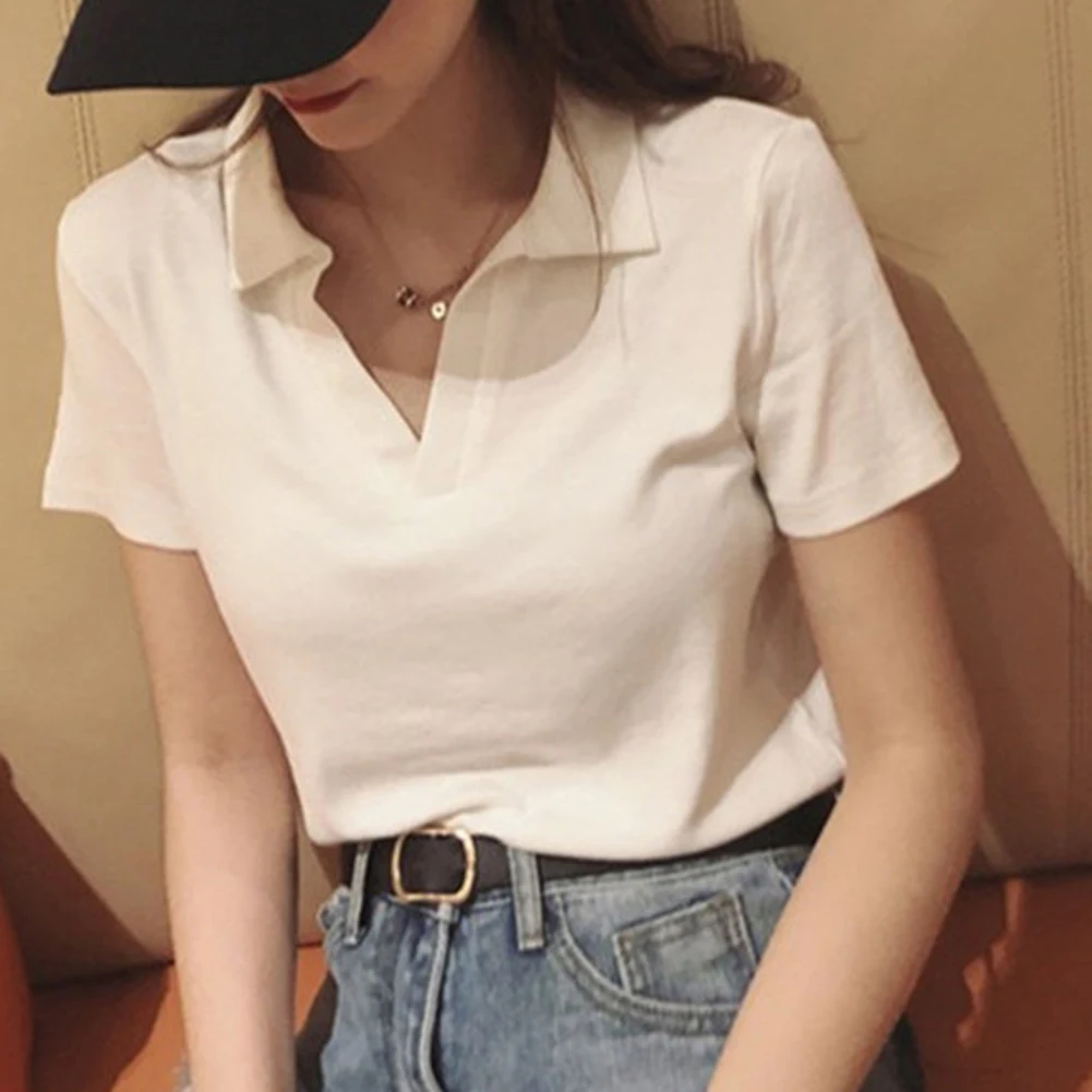تي شيرت نسائي بأكمام قصيرة بقصة ضيقة لقميص البولو بنمط رقبة على شكل حرف V من نسيج البوليستر بلون سادة مناسب للاستخدام اليومي