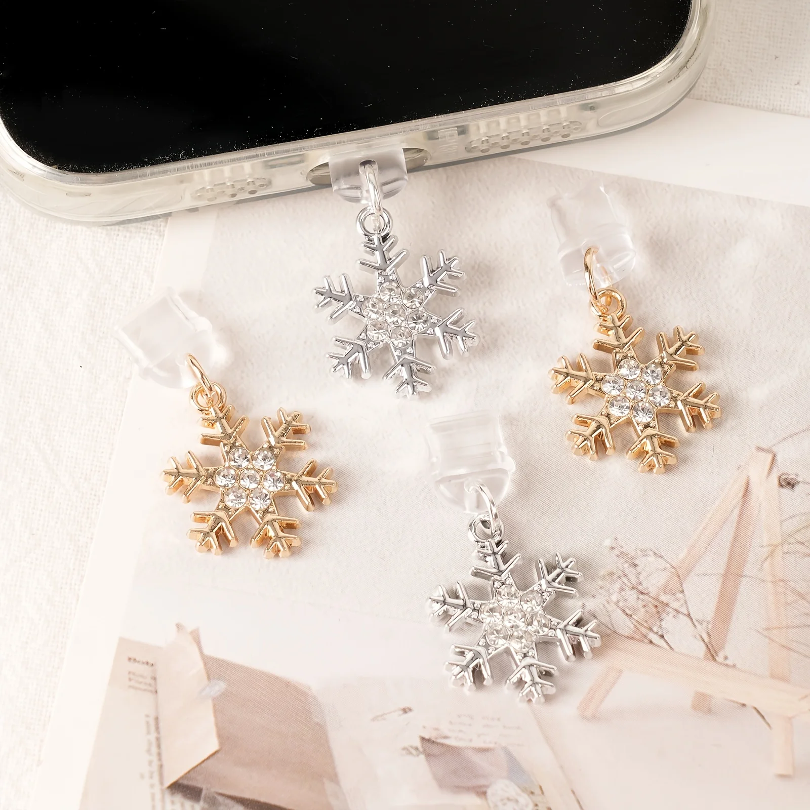 

1 Piece Snowflake Pendant Phone Dust Plug, Phone Dustproof Plug, Phone Decoration, Suitable for Iphone, Type-C, Holiday Gift