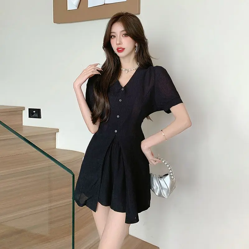 Sommer-Set im französischen Stil, V-Ausschnitt, geteilt, kurzärmelig, Oberteil, hohe Taille, schmale Shorts, zweiteiliges Outfit