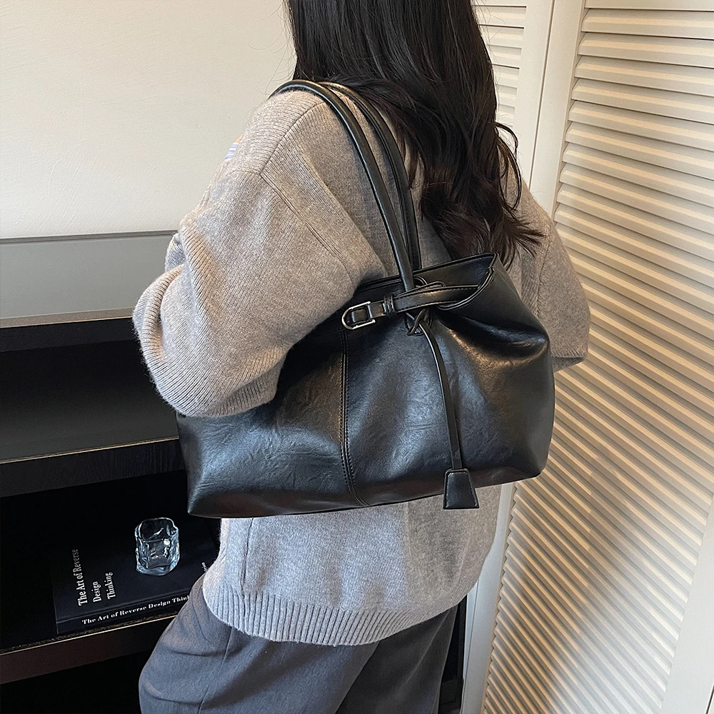 حقيبة نسائية ريترو ذات سعة كبيرة جديدة للخريف والشتاء بتصميم متخصص بكتف واحد تحت الإبط حقيبة كاجوال للتنقل في العمل
