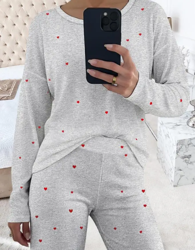Damski komplet spodniowy, 2-częściowy zestaw piżamowy, popularny komplet z nadrukiem serc, koszula z długim rękawem i okrągłym dekoltem oraz luźne spodnie z szerokimi nogawkami, zestaw do noszenia w domu.
