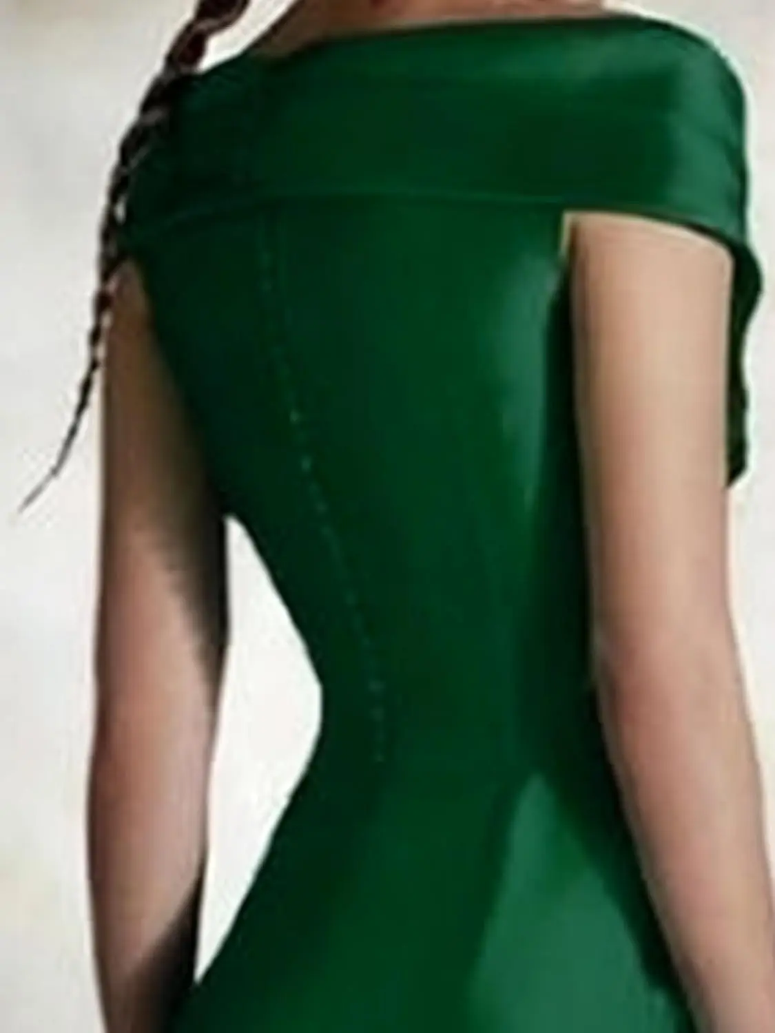 Vestido formal tubo moderno, satén sin mangas con hombros descubiertos y pliegues Vestido artístico asimétrico de celebridad