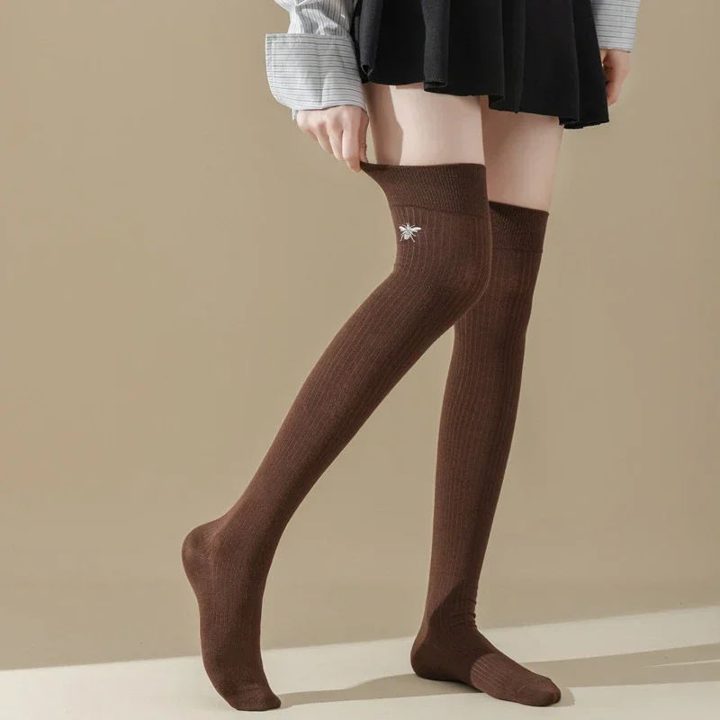 Calze da donna con ricamo grigio JK calze lunghe in cotone per ragazze calze autoreggenti calze al ginocchio bianche nere stili giapponesi 2024