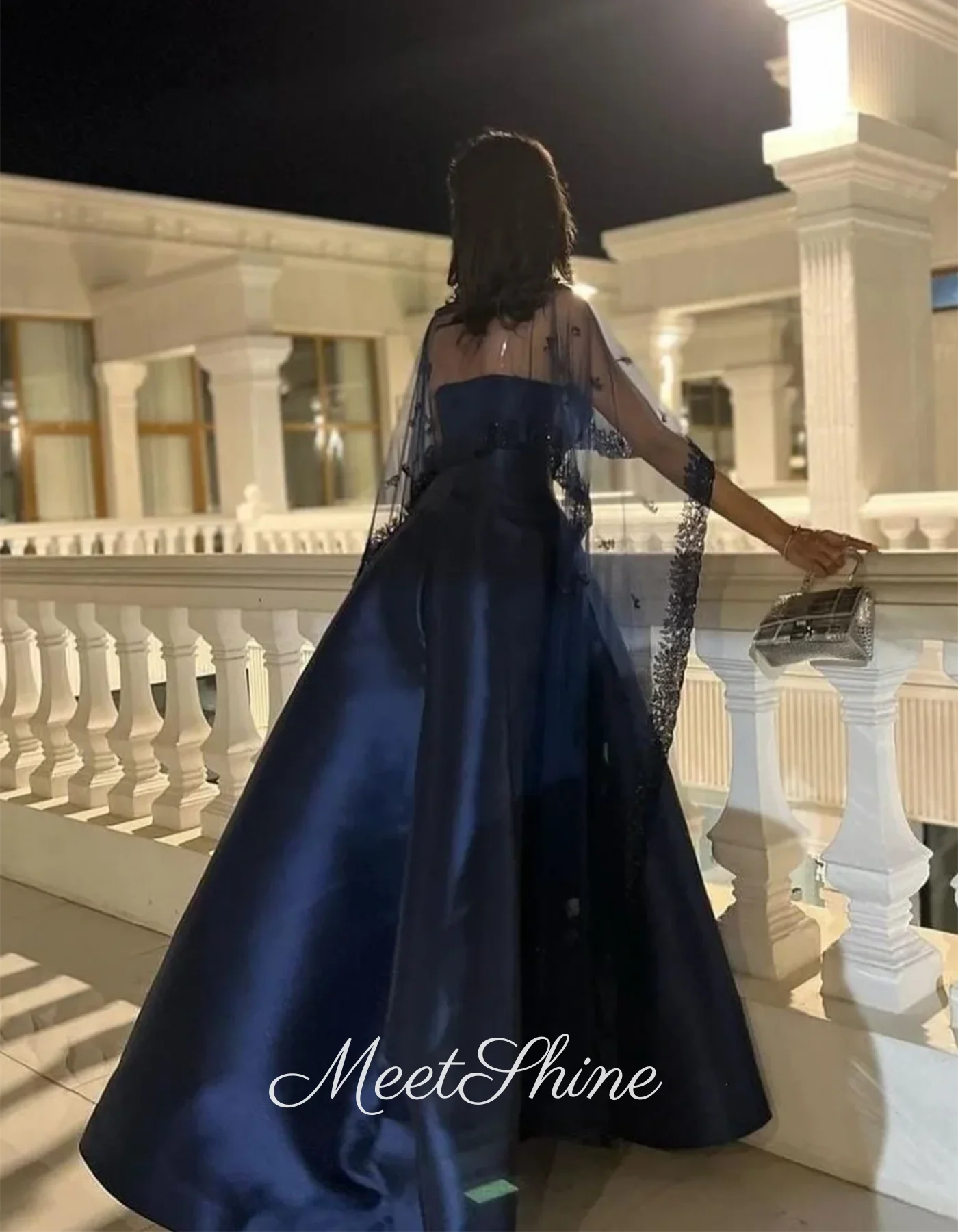 فساتين سهرة عصرية باللون الأزرق الداكن على شكل حرف A ورقبة قارب مع فساتين سهرة من الساتان قابلة للفصل في المملكة العربية السعودية حسب الطلب