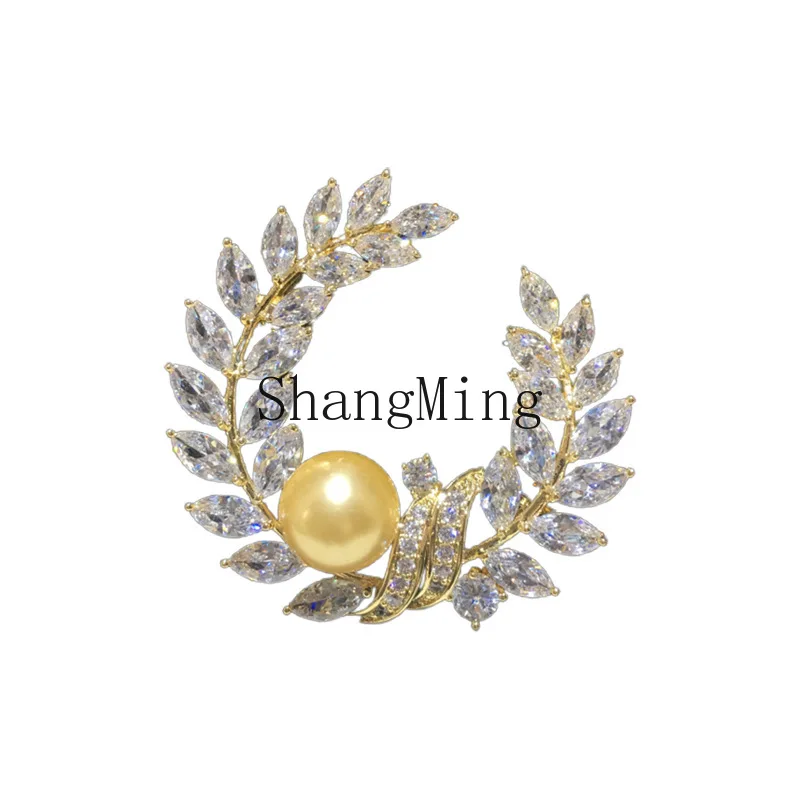 

PYH temperament model bright zircon moon thick gold plated brooch women's pin pearl beeswax breast tray