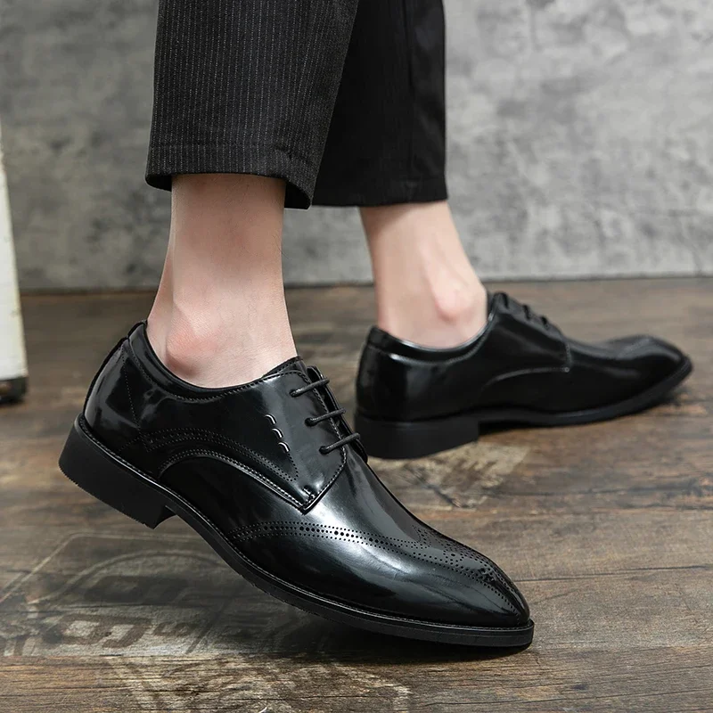 Men's Leather Shoes luxury Brogue Shoes Men vintage engraving Business Lace-up Formal Oxford Fashion Wedding Dress Male Shoes