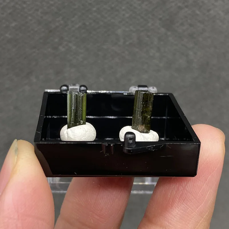 100%  Natural Green tourmaline Mineral Specimens Stones and Crystals Healing Crystal+Box size:35*35*35mm