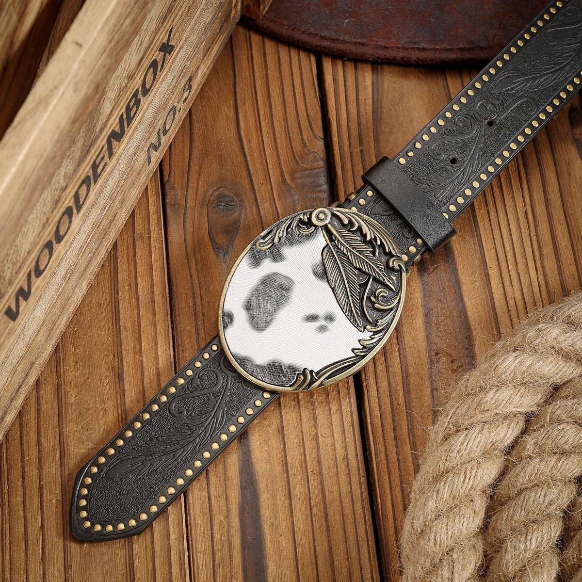 حزام PU بإبزيم على الطراز الغربي مناسب لكل من الرجال والنساء، وحزام كاجوال فريد من نوعه (مع أظافر مثقوبة)