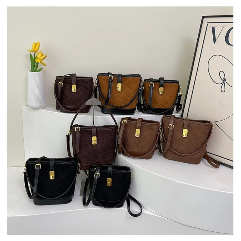 

Popular Women Handbag Genuine Leather Crossbody Bag Shoulder Purse Messenger Ladies Chic Fashionable Everyday Bag
