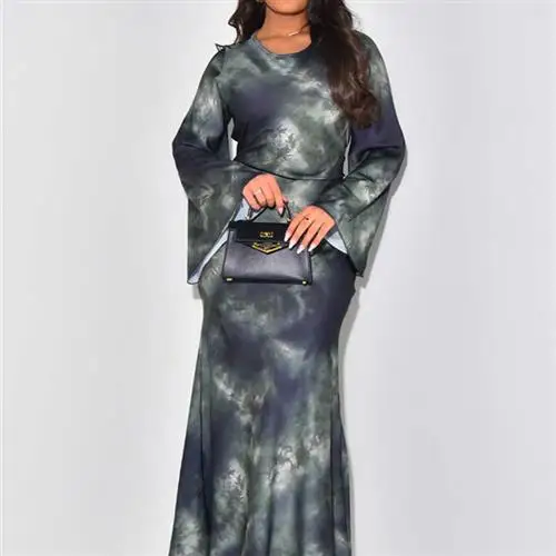 กระโปรงทรงเอผ้าซาตินพิมพ์ลายลำลองทรงยาว ผ้าโพลีเอสเตอร์ ปลายกระโปรงบาน ทรงเข้ารูป กระโปรงทรงเอ ผ้าซาติน ทรงยาว คอกลม สำหรับฤดูร้อน