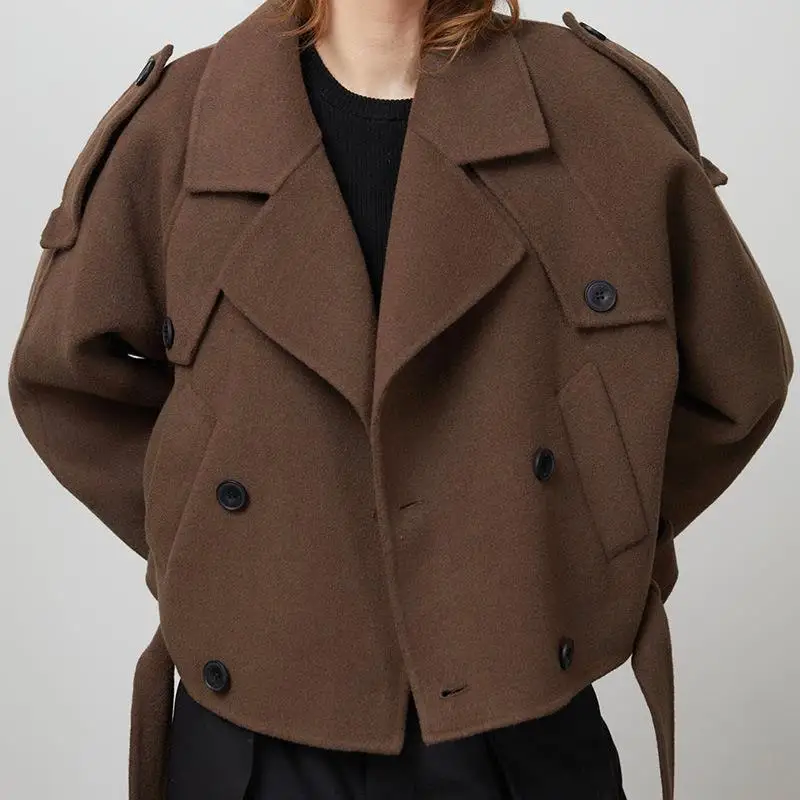 เข็มขัดตกแต่งสีน้ำตาลเข้มสไตล์เรโทร หรือ เสื้อคอปกแฟชั่นสำหรับผู้หญิง เสื้อคลุมแฟชั่น ไซส์ C สำหรับสุภาพสตรีวัยกลางคน