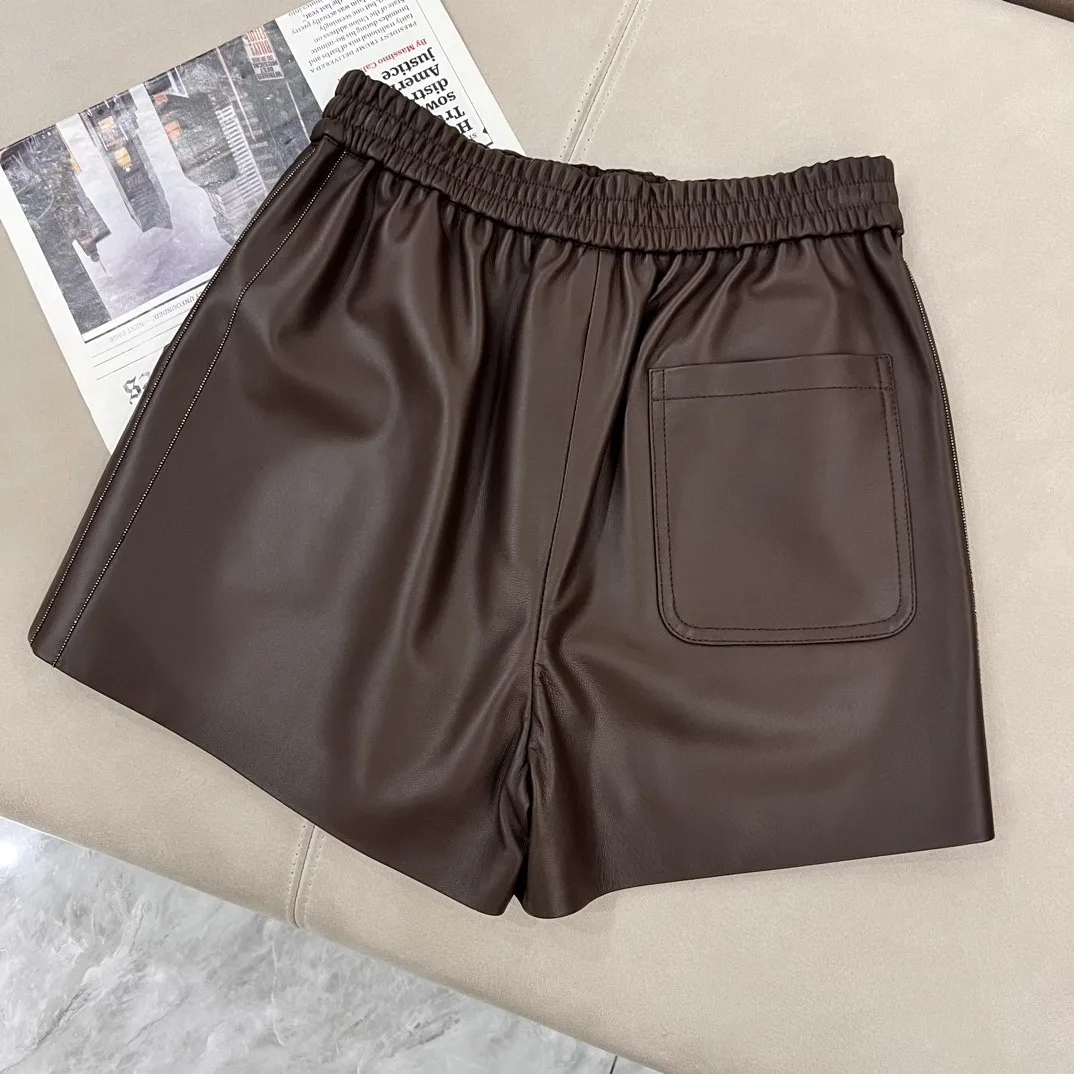 Pantaloncini di pelle di pecora con catena di nuovo arrivo autunno e inverno da donna di alta qualità