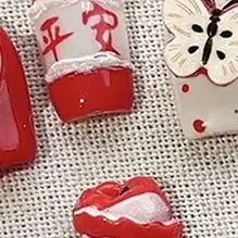 ชุดตกแต่งเล็บเรซิ่นรูปแอปเปิ้ลสีแดง 24 ชิ้น/กล่อง สำหรับตกแต่งเล็บแบบ DIY