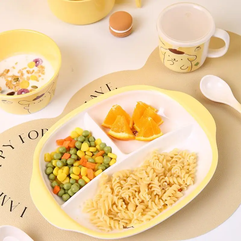 

Новый набор из 8 предметов Sanrio с помпоном Purins, посуда Kawaii, мультяшная бытовая миска для еды, детская чашка для молока и воды, кухонный лук с защитой от падения