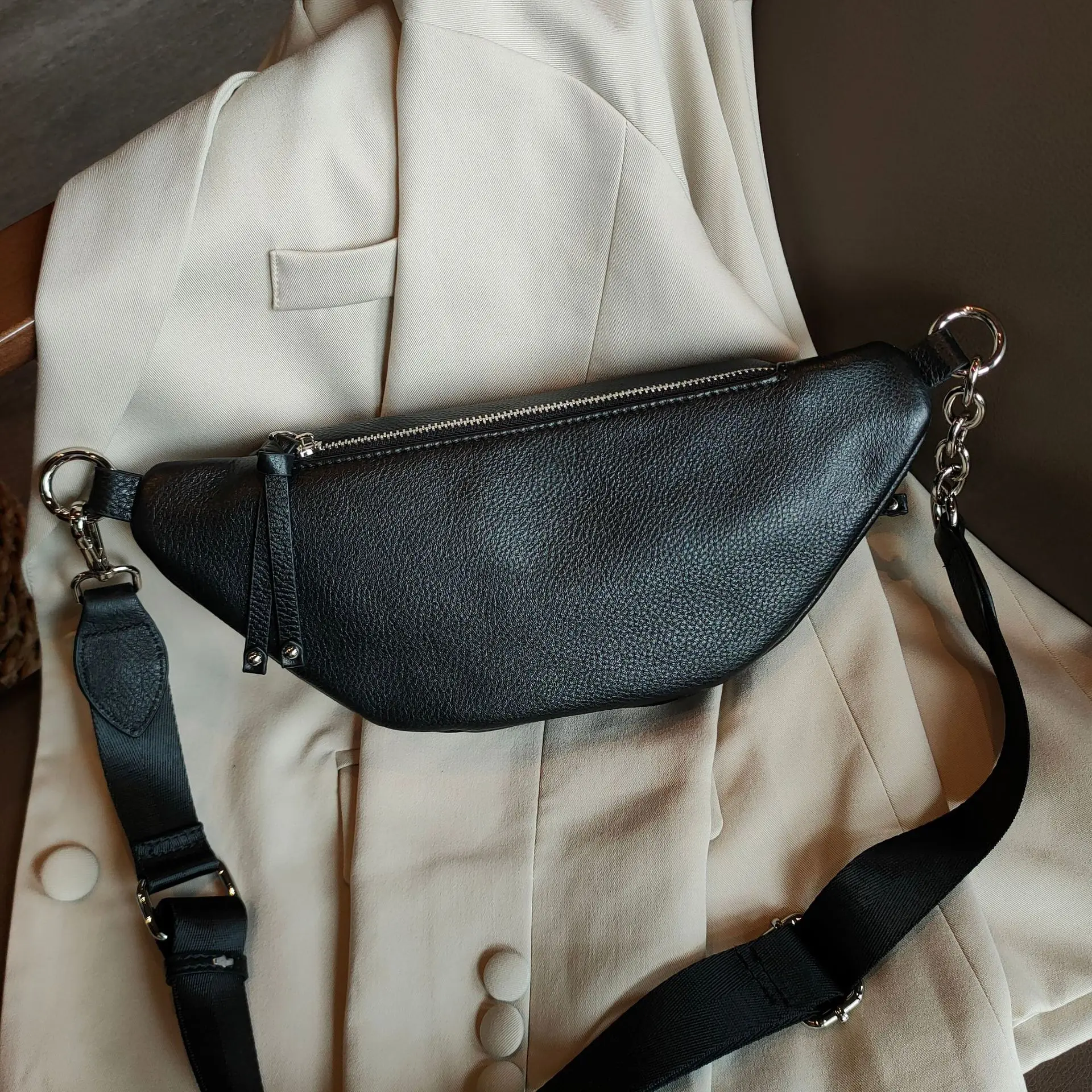 2024 new one-shoulder Genuine leather waist pack Fashion All-match Small bag High quality trend cowhide chest bag crossbody bag