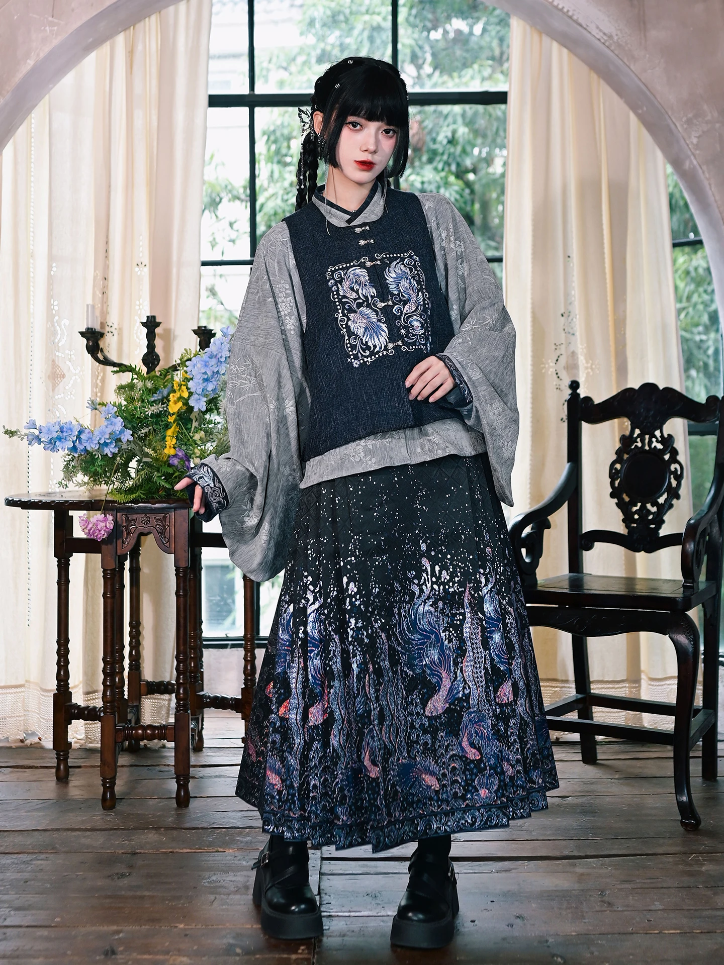 

Оригинальный женский комплект Hanfu в стиле династии Мин: топ Bimiaojia и юбка Ma Face, зимняя коллекция.