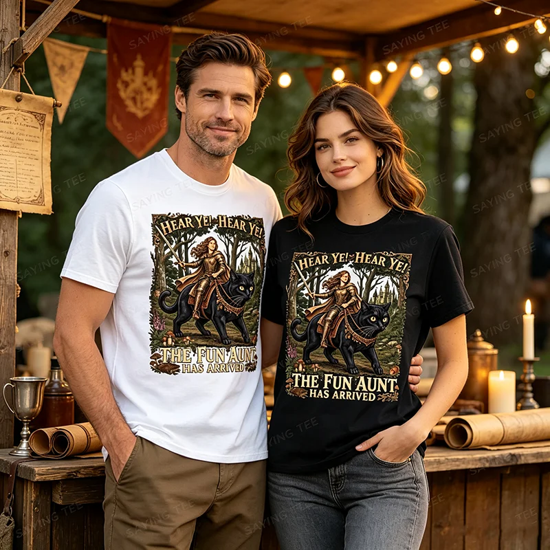Mittelalterliche Renaissance Ritterkatze Lustige Tante Kleidung Vintage T-Shirt Lustiges „Hört ihr, hört ihr, die lustige Tante ist angekommen“ Ritterkatze T-Shirt – Detail 4