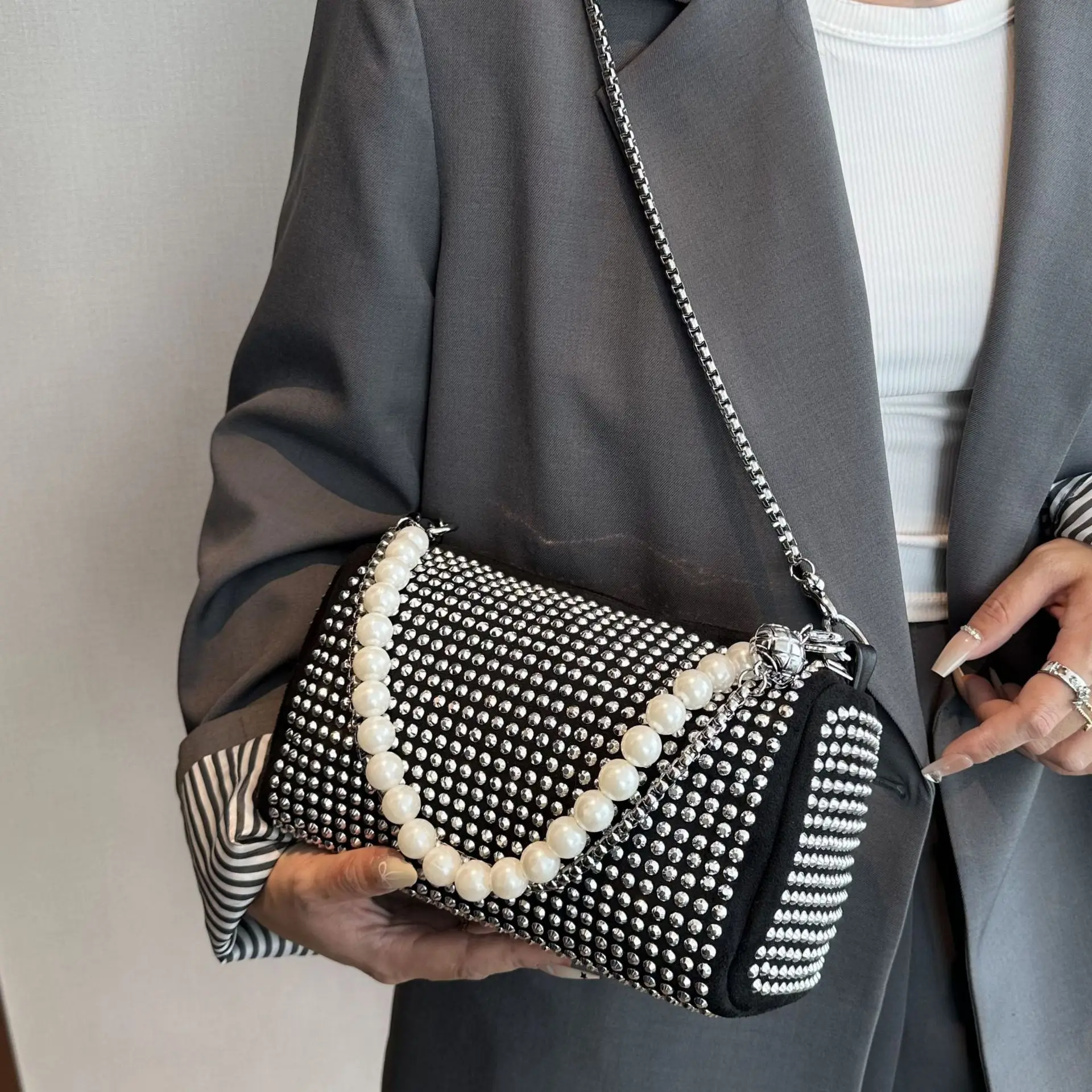 حقيبة كروس فاخرة مزينة باللؤلؤ لعام 2025 للنساء، حقيبة صغيرة منظمة مدمجة، محفظة عصرية تحت الإبط للحفلات والتاريخ #2