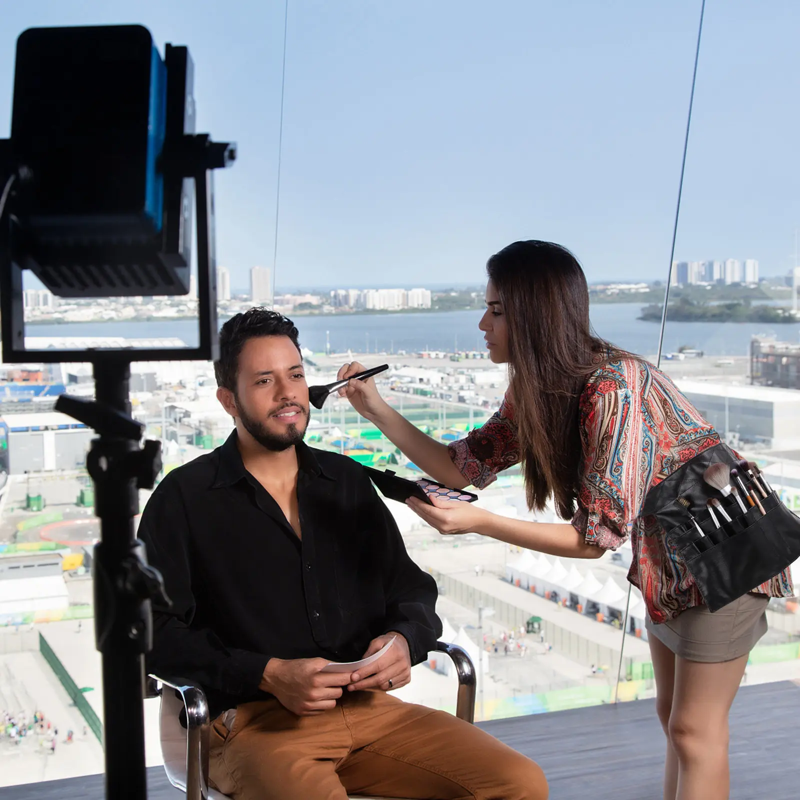 1Pcs Brush Bag Stylish Wear-Resistant Makeup Tool Carrier Cross-Body Pouch for Beauty Essentials Gift Idea