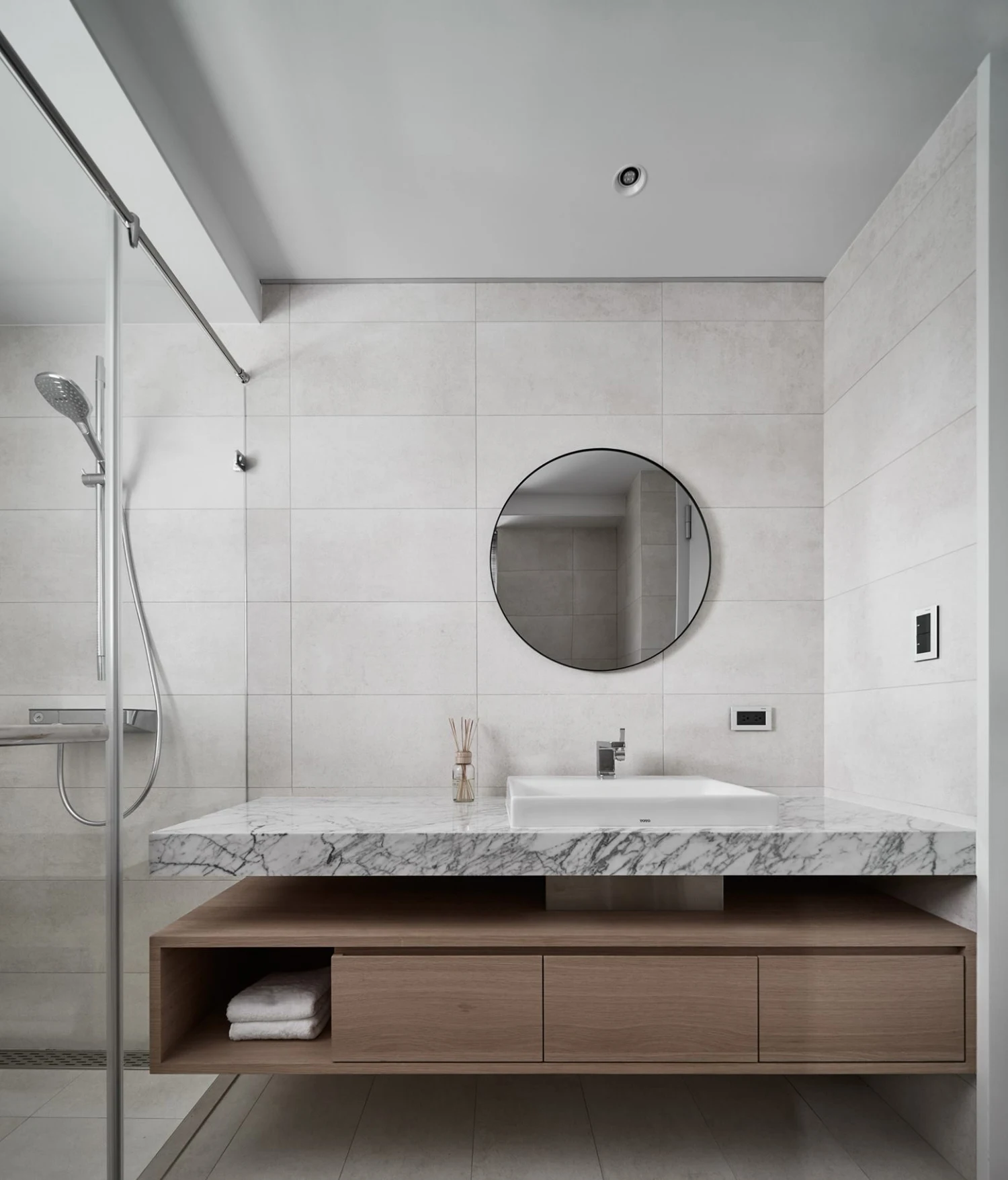 

China Professional Manufacture Luxury Practical Furniture Modern Style Wooden Washbasin Bathroom Cabinet