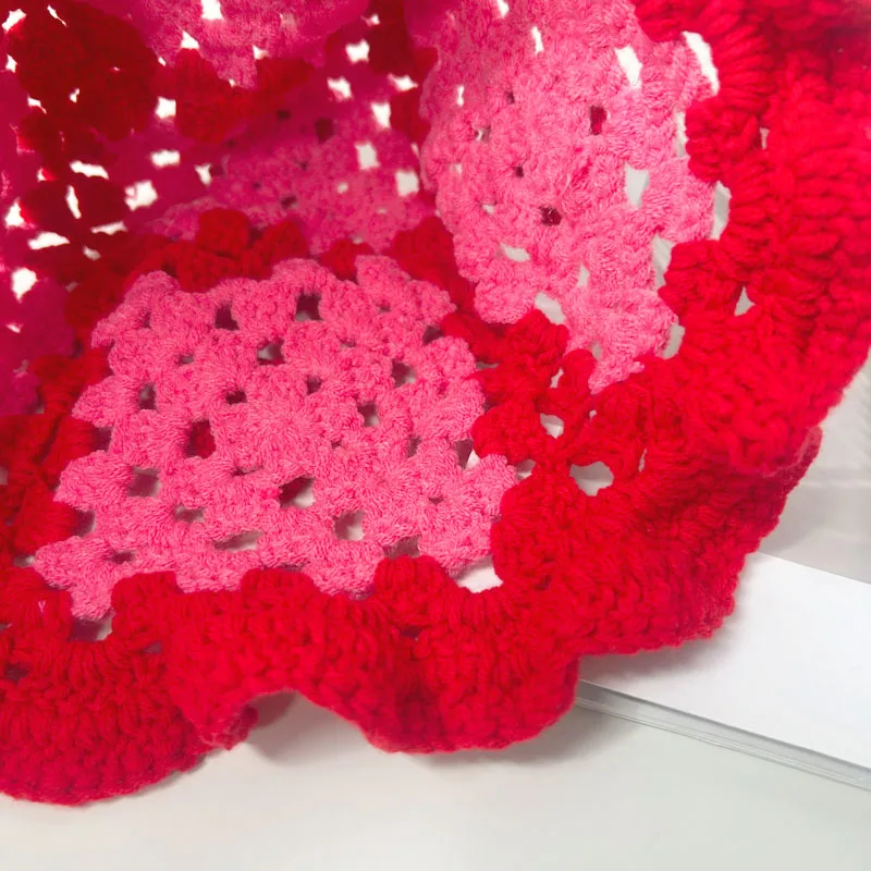 قبعة دلو كروشيه مصنوعة يدويًا على شكل فراولة - قبعة شتوية دافئة كلاسيكية لطيفة للنساء، إكسسوار أنيق للطقس البارد #5