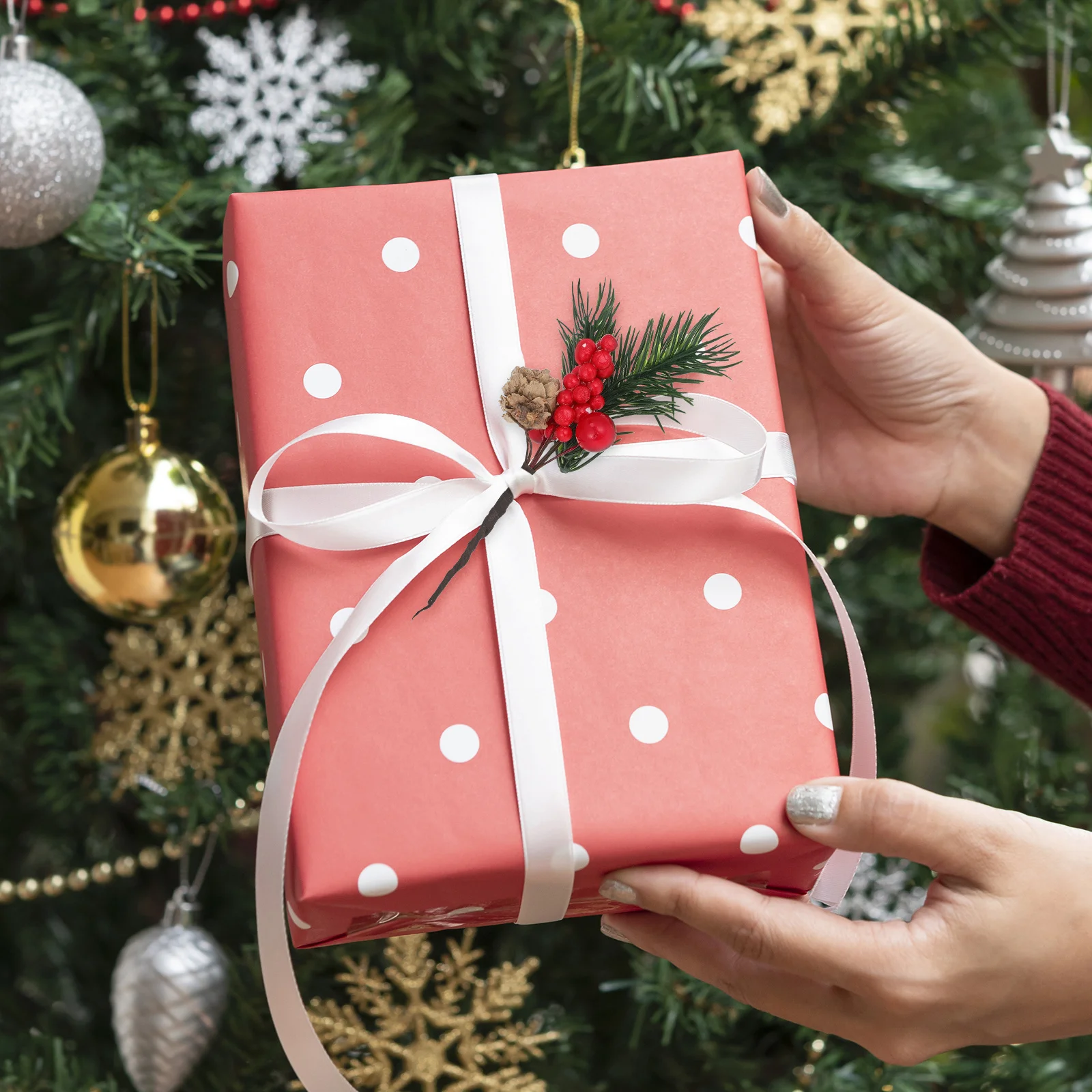 

Artificial Green Pine Picks with Berries 10 Pcs Simulation Pine Decor for Christmas Stems Wreath Ornament Holiday Decorations