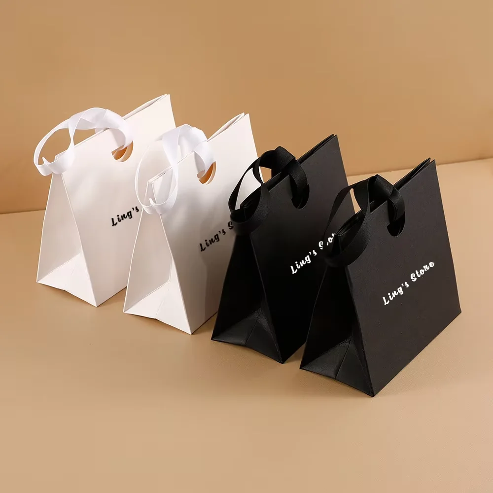 

50Pcs Exquisite 15.5×14.5×7.5cm Custom Logo Jewelry Gift Bag Cosmetic Lipstick Eyelash Dessert Fashion Packaging Handbags