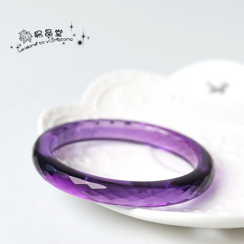 

Браслет из уругвайского аметиста класса 8А, граненый, ультратонкий, с ромбовидными элементами, полупрозрачный, плоский, в форме барашка.