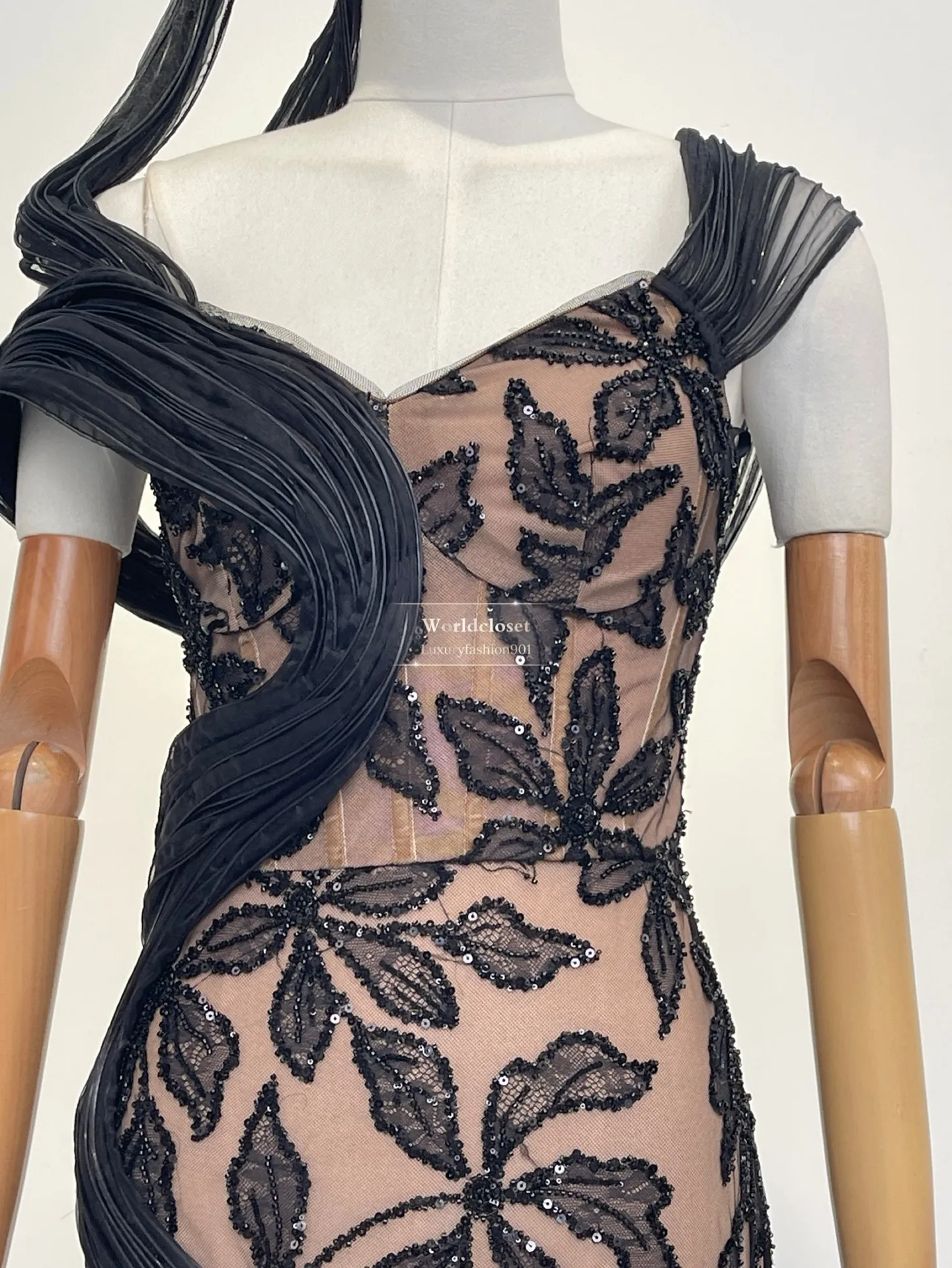 

2026 Summer Black Sequin Lace One Shoulder Draped Tulle Maxi Formal Evening Dress