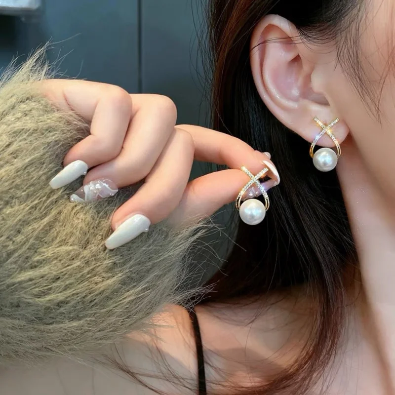 

South Korea Light Luxury Niche Cross Diamond-studded Earrings for WomeninsTrendy high-end design French retro pearl stud earring